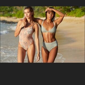 Roxy Floral Textured One-Piece Swimsuit small